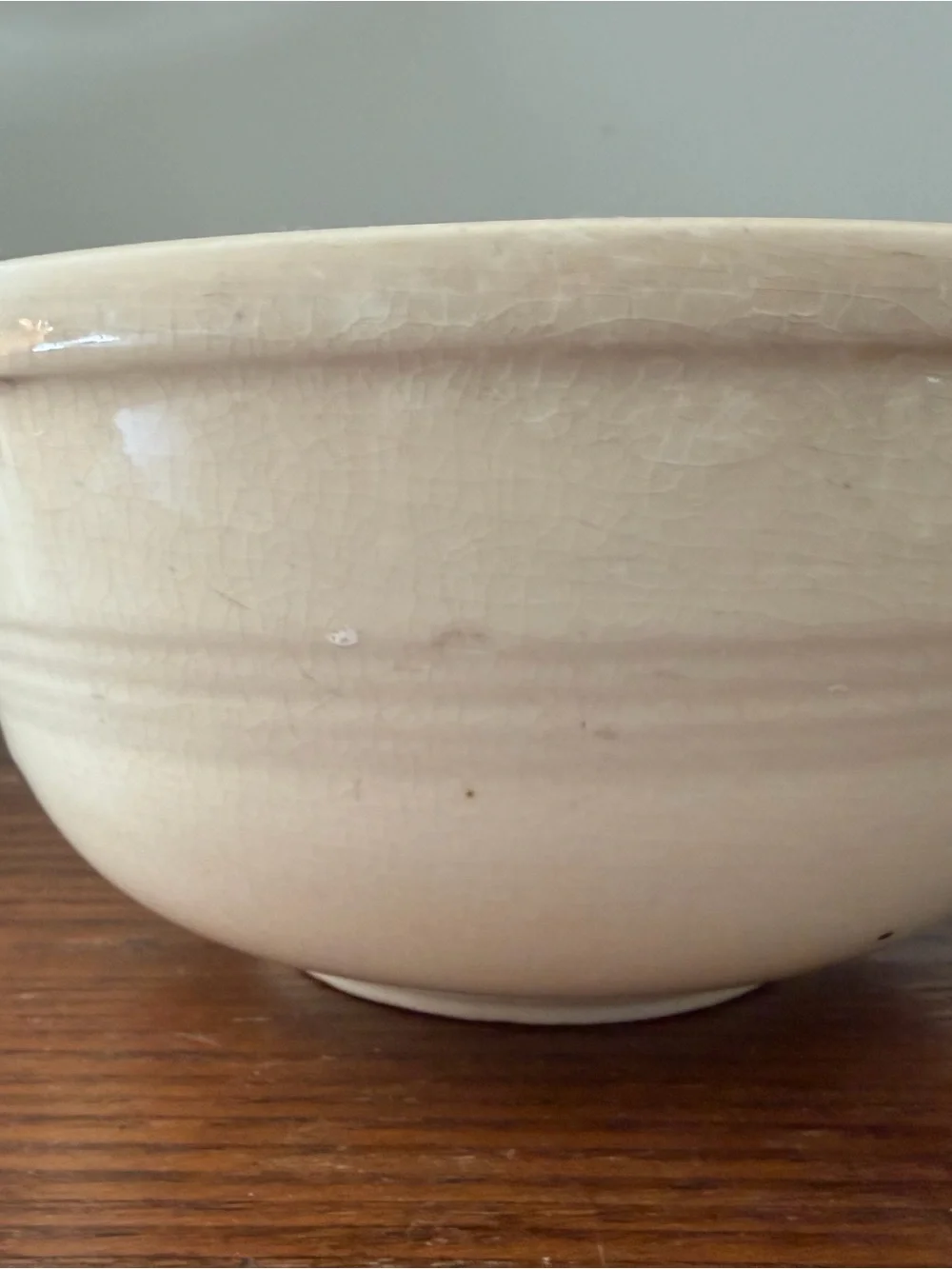 Vintage cream ribbed stoneware mixing bowl | antique farmhouse kitchen